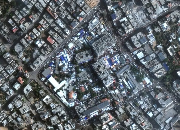 Gambar satelit menunjukkan rumah sakit Al-Shifa, di tengah konflik yang sedang berlangsung antara Israel dan kelompok Islam Palestina Hamas, di Gaza 7 November 2023. Maxar Technologies/Handout via REUTERS Memperoleh Hak Lisensi