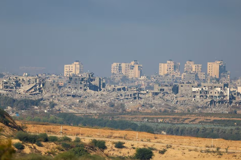 Pemandangan bangunan rusak di Gaza, di tengah konflik yang sedang berlangsung antara Israel dan kelompok Palestina Hamas, 17 November 2023. REUTERS/Alexander Ermochenko Memperoleh Hak Lisensi