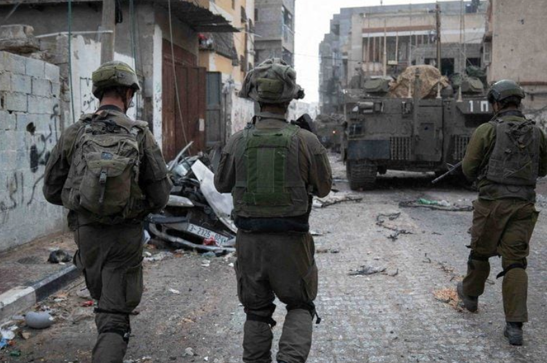 Militer Israel beroperasi di Jalur Gaza selama gencatan senjata sementara antara Israel dan kelompok Islam Palestina Hamas, dalam gambar selebaran ini yang dirilis pada 27 November 2023. Pasukan Pertahanan Israel/Handout via REUTERS Memperoleh Hak Lisensi