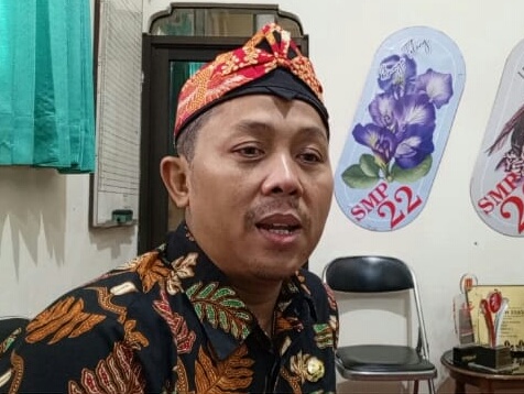 Muslimin Kepala SMPN 22, saat menjelaskan terkait kegiatan Wasana Warsa, Semarang 30/5/2024. (Selly).