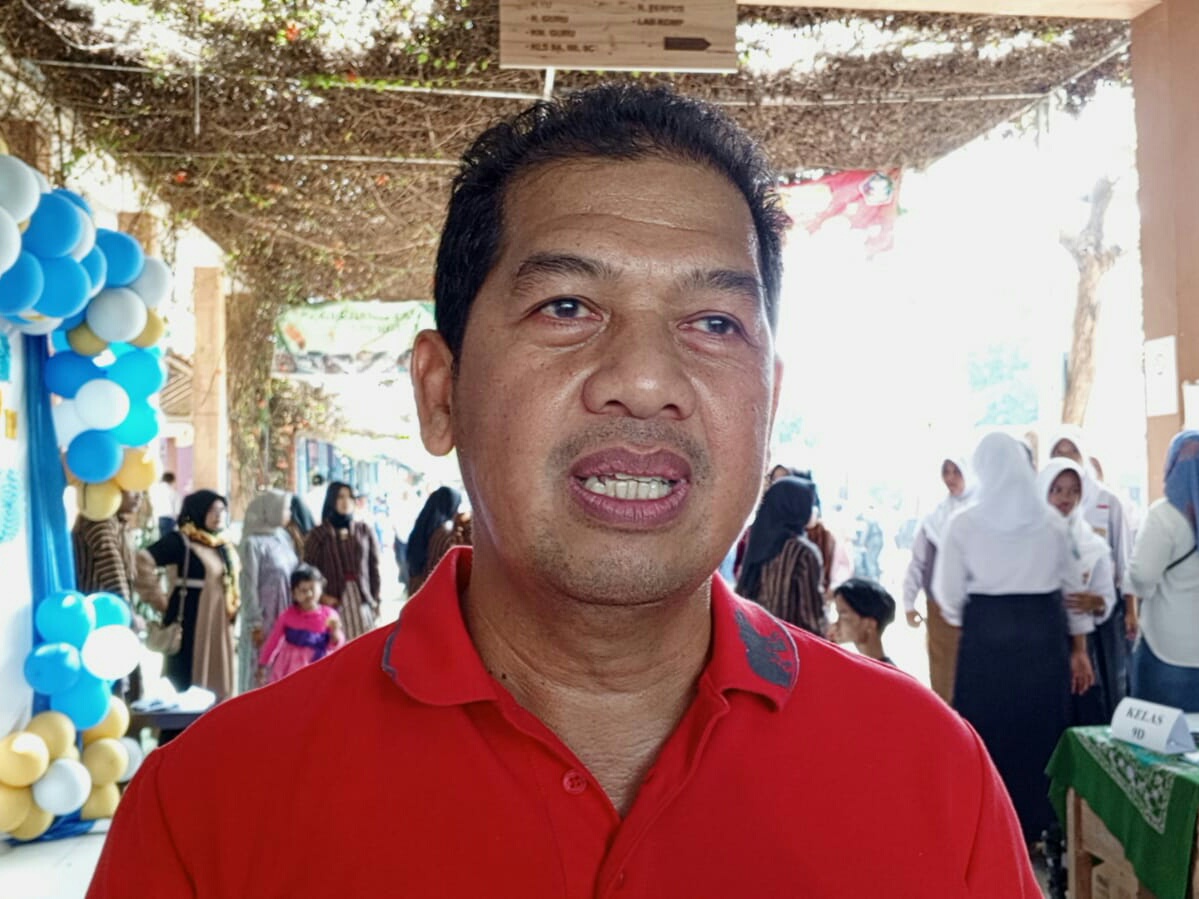Kadisdik Kota Semarang, Bambang Pramusinto saat memberikan pesan untuk siswa kelas 9 dalam Wasana Warsa SMPN 22, Semarang 30/5/2024. (Selly).