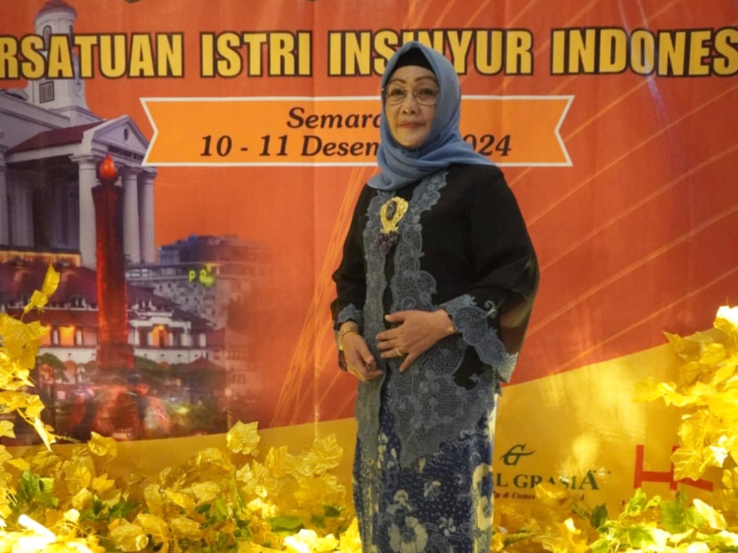 Ketua PIII wilayah Jateng Hj. Wati Heru Isnawan usai memberikan keterangan terkait kemeriahan gala dinner HUT PIII ke-57, Semarang 10/12/2024.