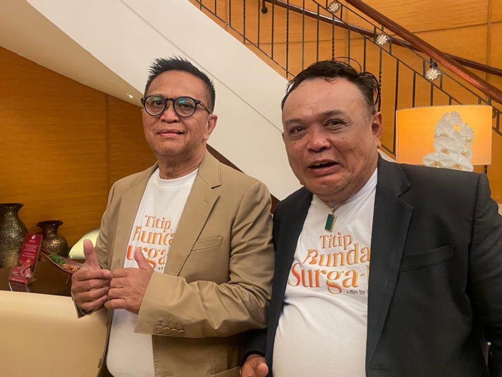 Bayu Ramli (kanan) bersama Dani Sapawi saat menjelaskan soal produksi film Titip Bunda di Surga Mu, Semarang 11/6/2025. (Selly).